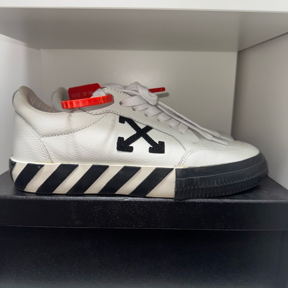 OFF WHITE vulc low sneakers